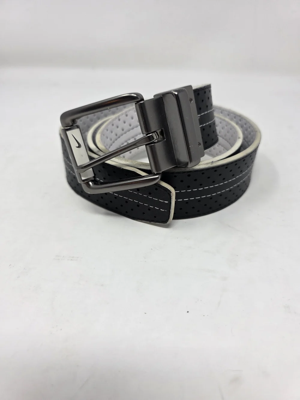 Nike Golf Reversible Belt Black White Perforated Leather Twist Buckle Size 33